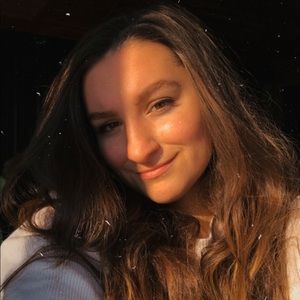 Meet your Posher, Caitlyn